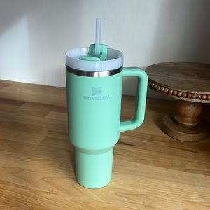 NWOT Stanley 40oz Quencher